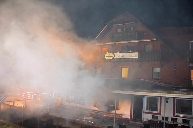 Das Hotel Faller in Breitnach-denbach wurde bei einem Brand teilweise zerstrt.  | Foto: kamera24
