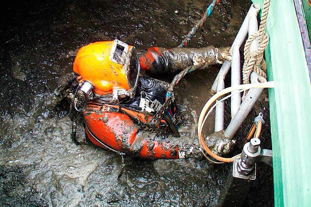 So gehen Klrwerkstaucher zur Arbeit.   | Foto: Wittmann Tauchen