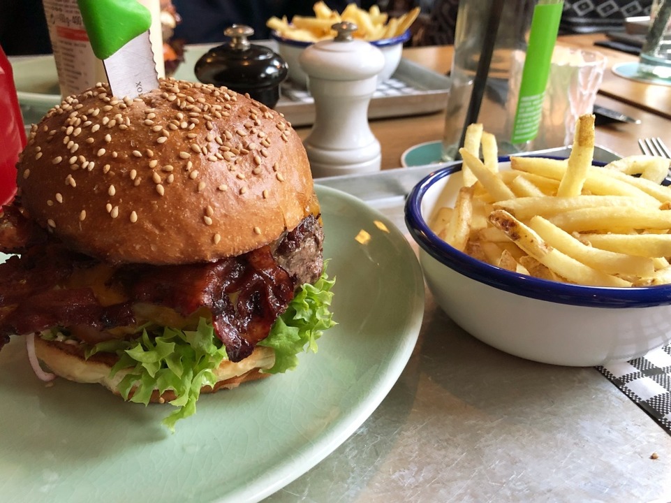 fudders Top 10 Burger-Lokale: Der Burger im Lollo  | Foto: Anna Lob