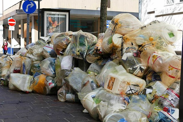 Nach und nach verschwinden die Gelben ...te auf Recyclinghfen entsorgt werden.  | Foto: Peter Gerigk