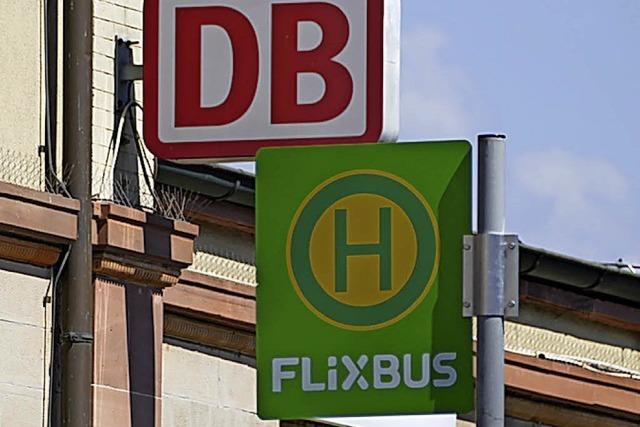 Flixbus fährt nach Bedarf am Bahnhof vor