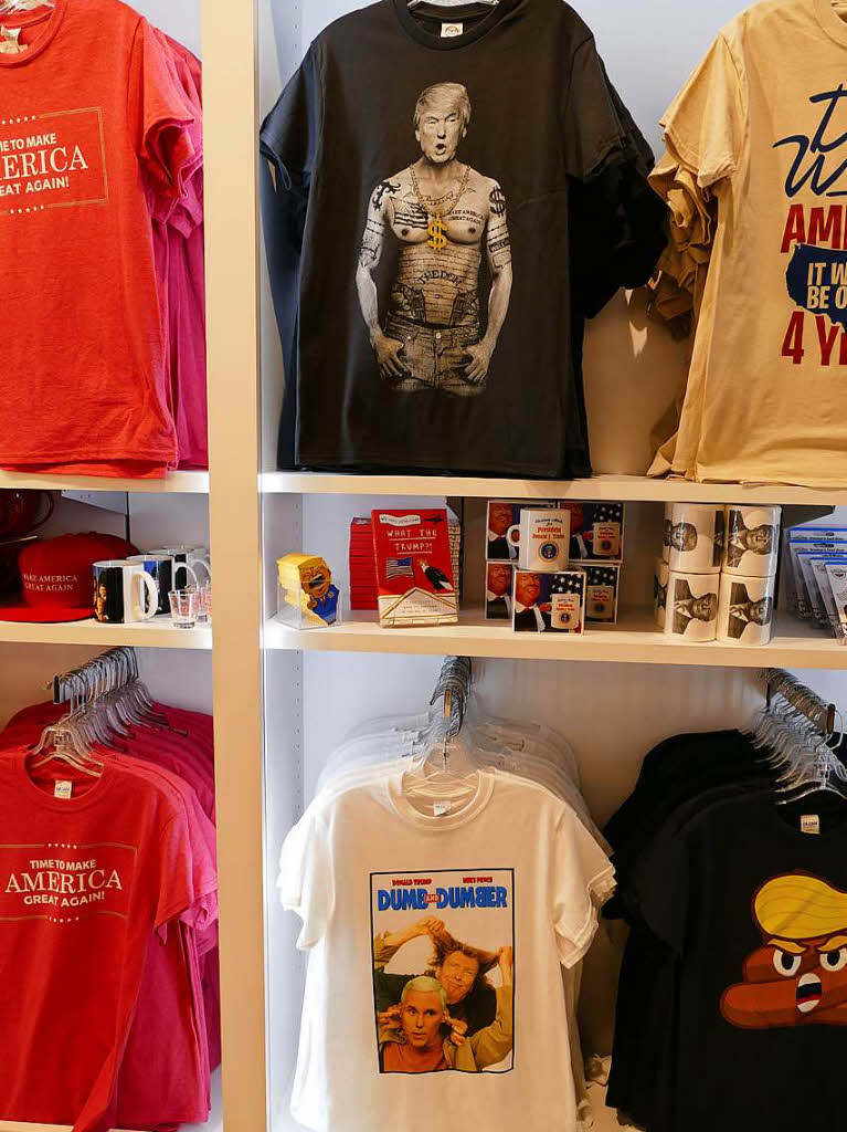 Trump-Shirts im Flughafen von Las Vegas