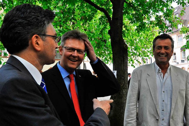 Nach der Wahl 2010 auf dem Rathausplat...Ulrich von Kirchbach und Gnter Rausch  | Foto: Michael Bamberger
