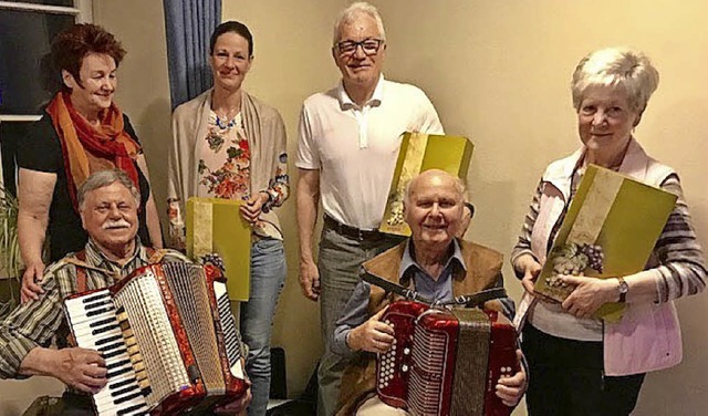 Zum Abschluss eines sehr unterhaltsame...Akteure - Hans Sutter und Fritz Bsch.  | Foto: Regina Keller