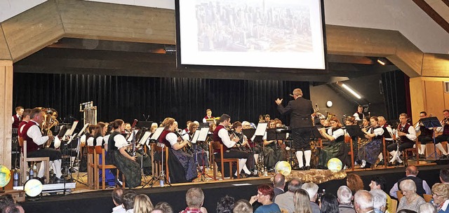 Zur 725-Jahr-Feier fr Yach lud der  M...musik live zum Film auf der Leinwand.   | Foto: Helmut Hringer