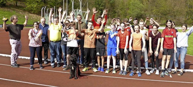 Freude herrschte im Stadion ber die gesammelten Spenden.   | Foto: Privat