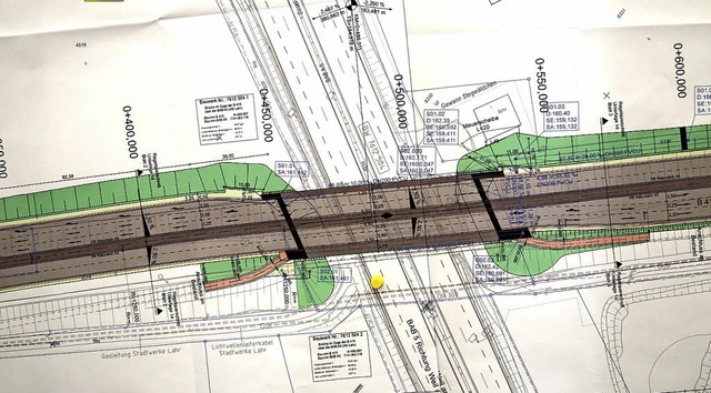 Im Plan ist  der zweite Bauabschnitt d...rverkehrsgleise entlang der A5 gebaut.  | Foto: christoph breithaupt