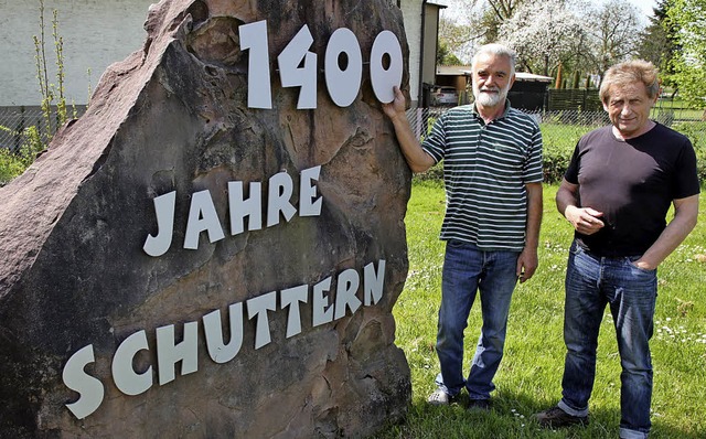 Klaus Geppert (links) und Eddy Hangs h...tung Schutterzell wieder hergerichtet.  | Foto: christoph Breithaupt