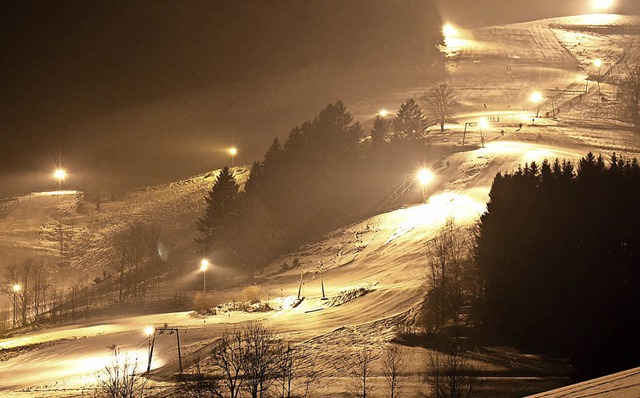 Kam in der jngsten Wintersportsaison ...Flutlichtanlage am Frhnder Hornlift.   | Foto: archivbild: Georg Ganter