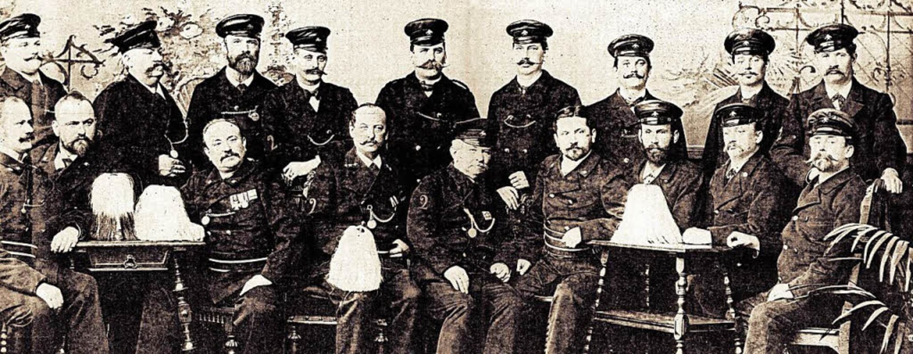 Die Gründungsmitglieder der Feuerwehr Mengen im Jahr 1868   | Foto: Andreas Berger, Feuerwehr Mengen (Repro)/Andrea Gallien