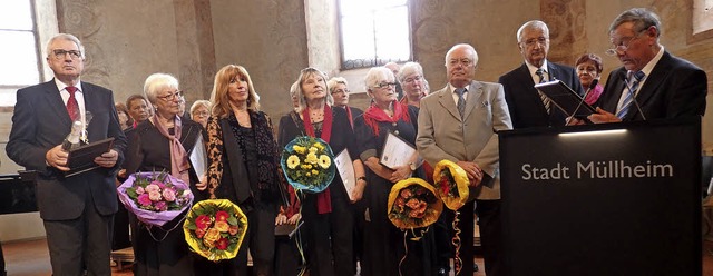 Die Reihe der Geehrten (von links): Ha...neider mit Harald Mrkt (ganz rechts).  | Foto: Bianca Flier