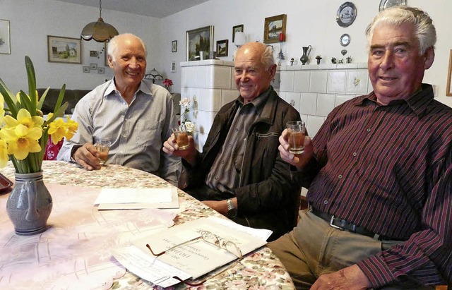 187 Jahre Sangeslust: So lange schon s... das Glas Wein gehrt noch immer dazu.  | Foto: Jochen Fillisch