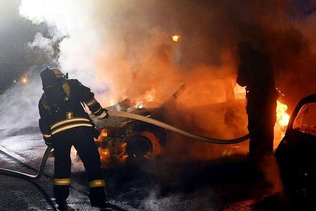 Serienbrandstifter schlägt wieder zu: Zwei Autos brennen in Lahr aus
