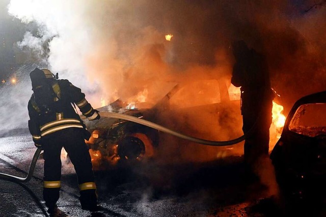 Zwei Kleinwagen brennen am Klinikum Lahr aus.  | Foto: Wolfgang Knstle