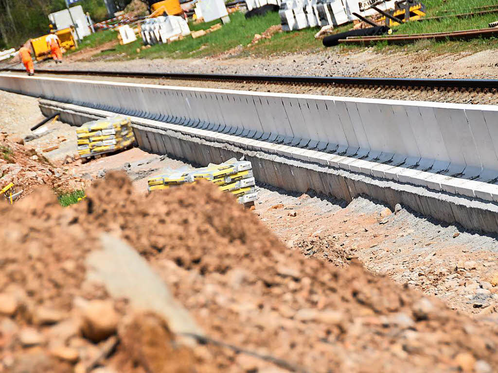 Die Bahnsteige bei Himmelreich werden erneuert. Die Bahnsteige bei Himmelreich werden erneuert.