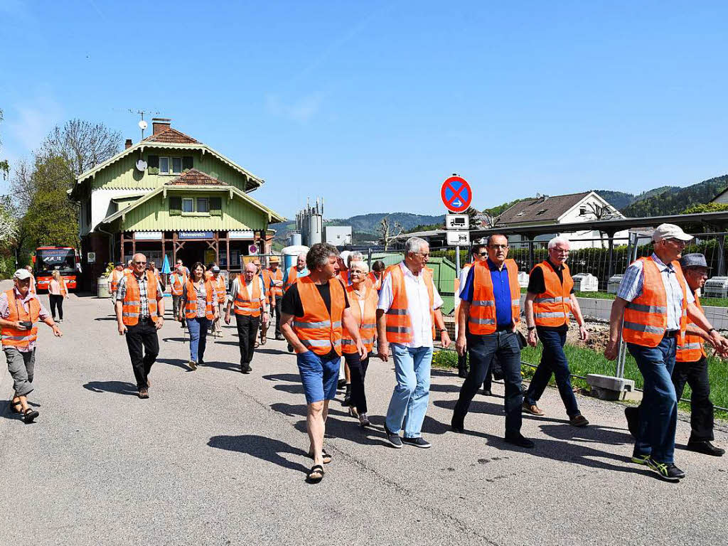 Mit dem Bus ging es von Bahnhof zu Bahnhof. Halt gemacht wurde auch in Himmelreich. Mit dem Bus ging es von Bahnhof zu Bahnhof. Halt gemacht wurde auch in Himmelreich.