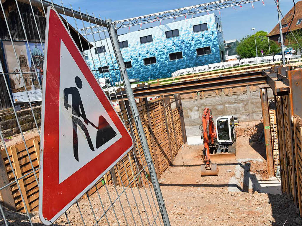 Am Bahnhof in Kirchzarten wird eine Fußgängerunterführung gebaut. Am Bahnhof in Kirchzarten wird eine Fußgängerunterführung gebaut.