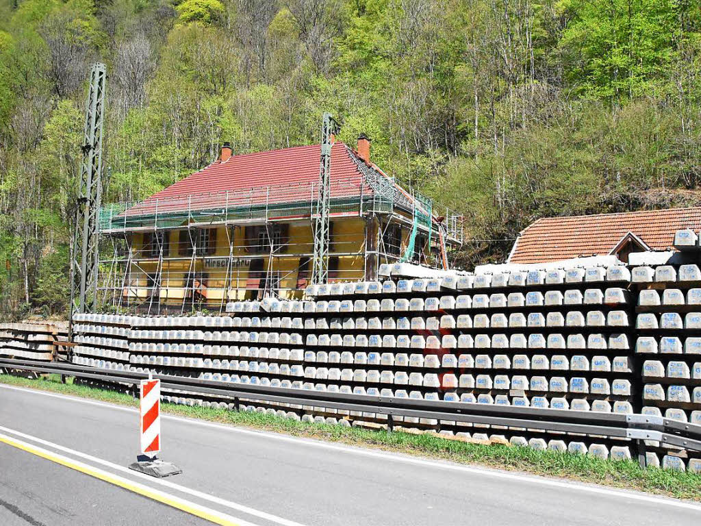 Der alte Bahnhalt am Hirschsprung dient als Zwischenlager. Der alte Bahnhalt am Hirschsprung dient als Zwischenlager.