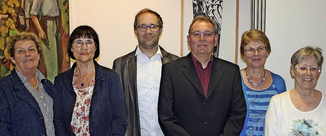 Die   Vorstand der Sozialstation mit  ...nn und Geschftsfhrerin  Beate Fuchs   | Foto: Rolf Rhein