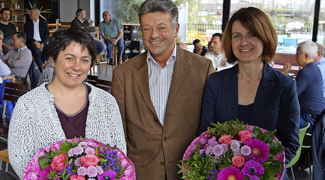 Heike Brunner (links) und Ulrike Fels ...enschaft FGS beschftigt sind, Blumen.  | Foto: Innung