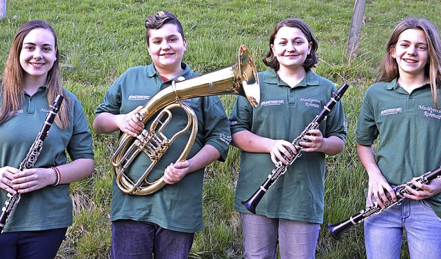 Die erfolgreichen Jungmusiker des Musi...lipp, Emily Philipp und Leonie Maier.   | Foto: Rmmele