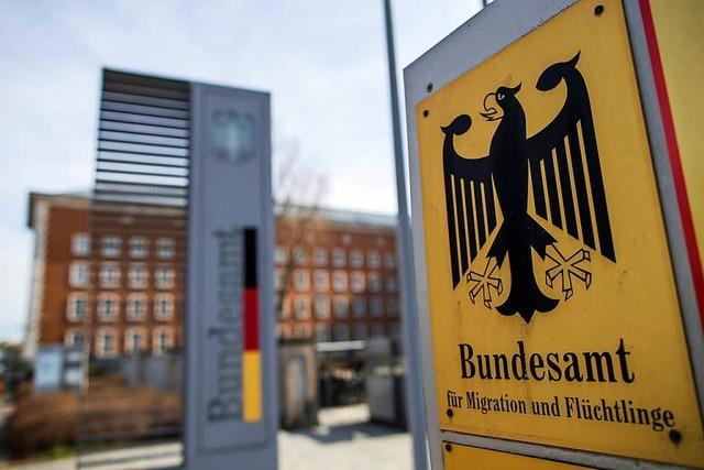 Flüchtlingsamt Bamf soll in Bremen illegal 1200 Asylbescheide ausgestellt haben