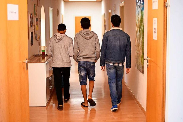 Junge Flchtlinge in einem Kinder- und Jugendhilfezentrum in Karlsruhe.  | Foto: dpa