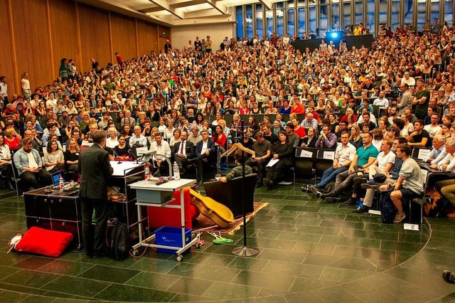 Riesenandrang im Audimax der Universit...ssionen im Wahlkampf sehr gut besucht.  | Foto: Peter Herrmann