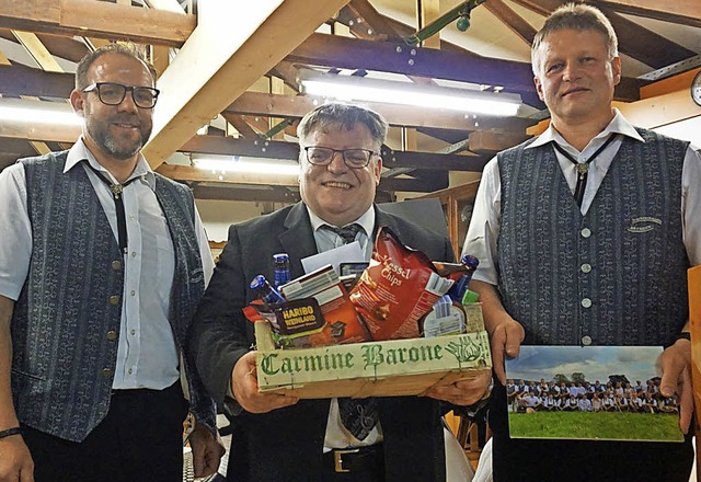 Wehmut schwang beim Jahreskonzert der ...llvertreter  Dirk Zimmermann (links).   | Foto: Werner Steinhart