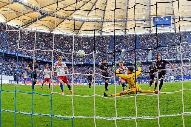 SC-Spieler demolieren Kabinentr im Hamburger Volksparkstadion