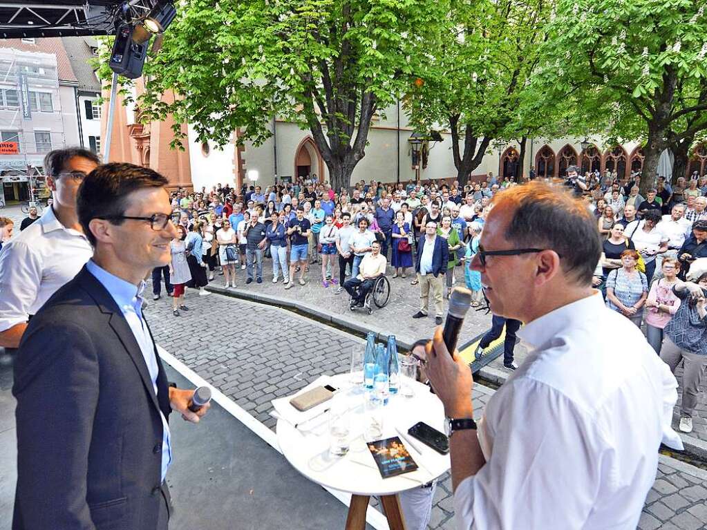 Auf der Bhne verriet er, was er in den zwei Wochen bis zum zweiten Wahlgang noch unternehmen mchte.