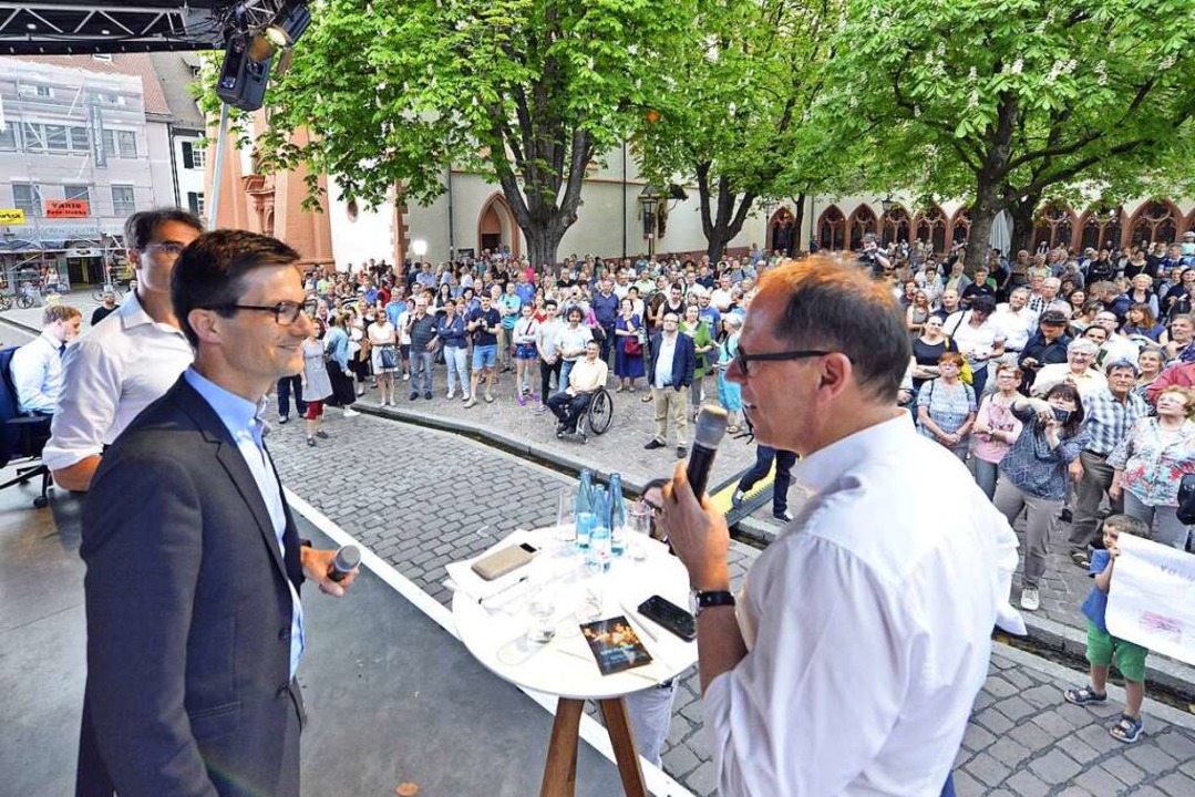 Martin Horn nach der Bekanntgabe des Wahlergebnis auf der BZ-Bhne.  | Foto: Michael Bamberger