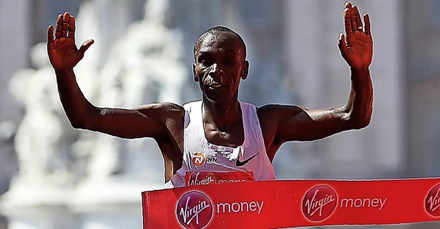 Der Kenianer Eliud Kipchoge gewinnt den Marathon in London.   | Foto: AFP