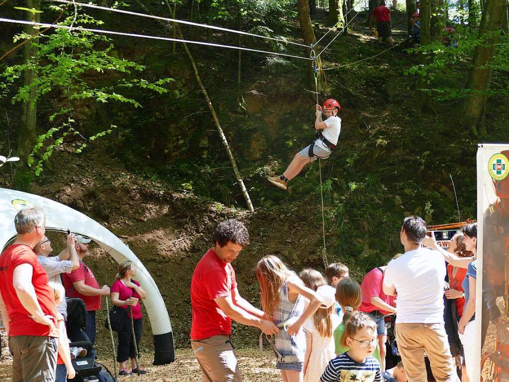 Im Rahmen der Heimattage Baden-Wrttemberg in Waldkirch fand im Wald beim Schtzenhaus Buchholz ein Waldtag mit mehr als 20 Stationen statt.