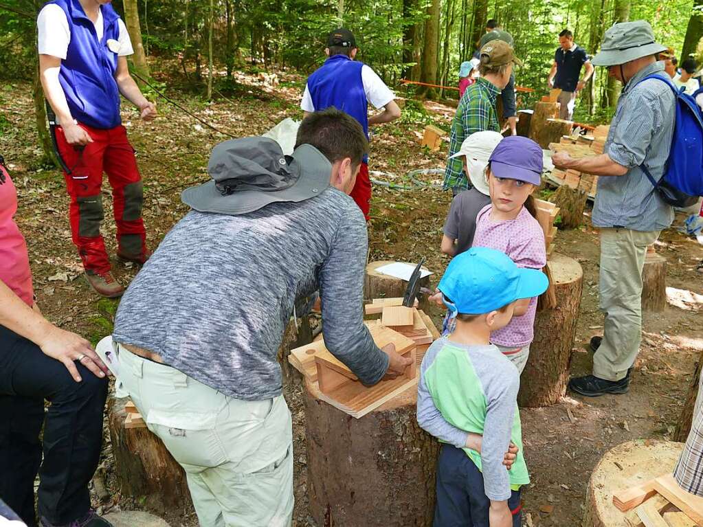 Im Rahmen der Heimattage Baden-Wrttemberg in Waldkirch fand im Wald beim Schtzenhaus Buchholz ein Waldtag mit mehr als 20 Stationen statt.