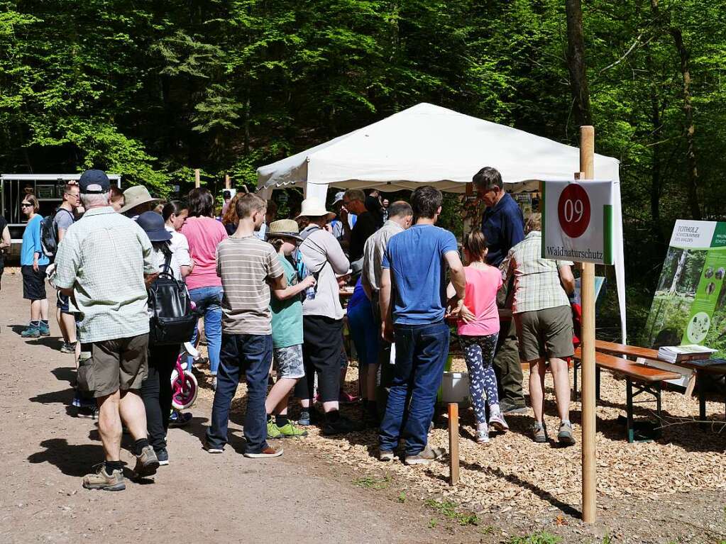 Im Rahmen der Heimattage Baden-Wrttemberg in Waldkirch fand im Wald beim Schtzenhaus Buchholz ein Waldtag mit mehr als 20 Stationen statt.