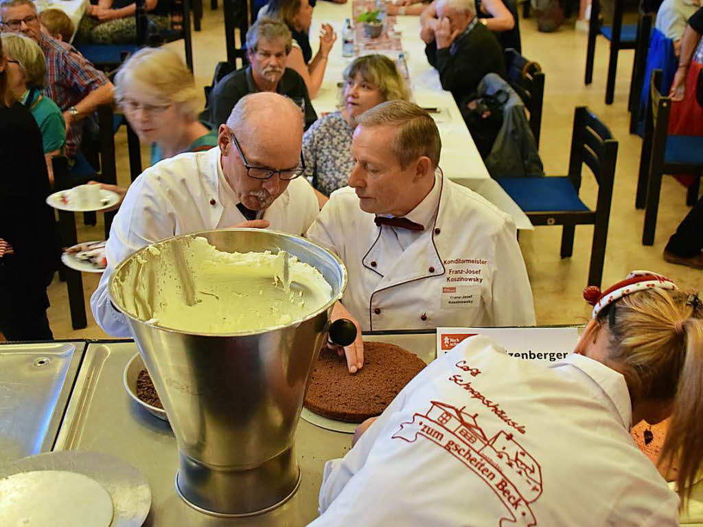 Beim 8. Schwarzwlder Kirschtortenfestival in Todtnauberg drehte sich am Sonntag alles um die se Spezialitt