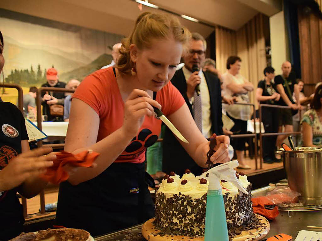 Beim 8. Schwarzwlder Kirschtortenfestival in Todtnauberg drehte sich am Sonntag alles um die se Spezialitt