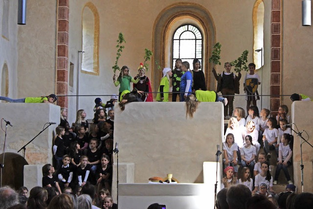 Die SuBaDoLa Kinderchre in der St. Cyriak Kirche in Sulzburg   | Foto: Jennifer Ruh