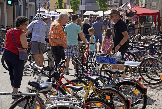 Der Rad- und Bikermarkt steht seit Jah...von &#8222;Herbolzheimat im Frhling.   | Foto: Ilona Hge