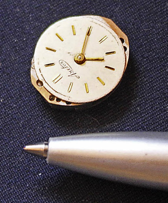Nur rund 12 Millimeter im Durchmesser ...s Kugelschreibers dient zum Vergleich.  | Foto: Gert Brichta