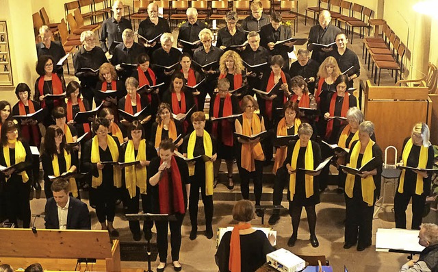 Der Rejoice Chor bei seinem Auftritt in Wolfenweiler   | Foto: Anne Freyer