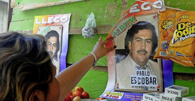Pablo Escobar auf einem Plakat an der Wand   | Foto: dpa