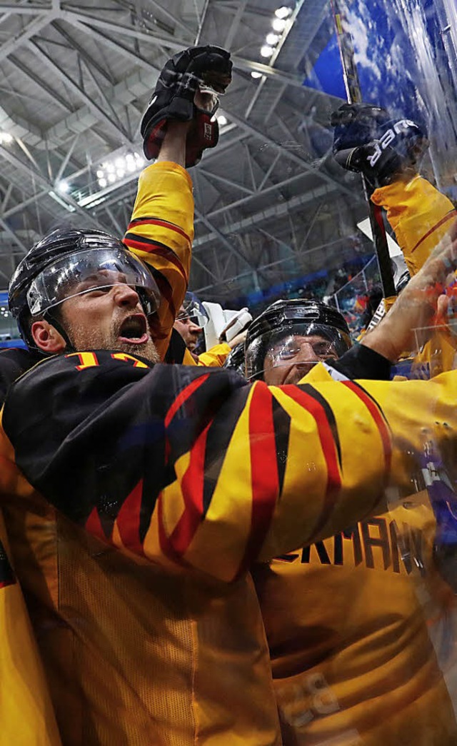 Groer Jubel bei Marcus Kink und Yanni...s) ber den Einzug ins Olympia-Finale   | Foto: dpa