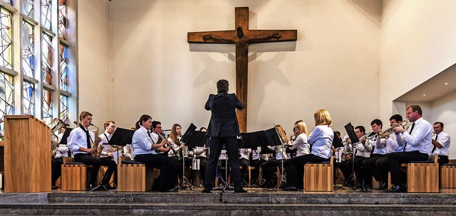 Die Bergmannskapelle Buggingen unterhi...ichen auch weltliche Lieder umfassste.  | Foto: Alexander Anlicker