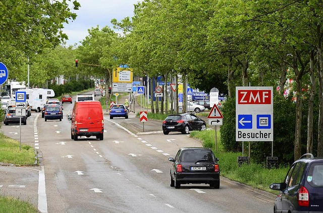 Der Unfall ereignete sich an der Kreuz...rquerte die Strae in Richtung Westen.  | Foto: Ingo Schneider