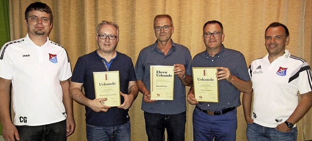 Ehrungen beim SV Nordweil: Michael Sch...essen Stellvertreter Christoph Gehlen.  | Foto: Reiner Merz