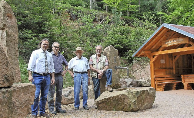 Groes Lob sprach Brgermeister Carste... rechts) bei der Sandgrube-Htte aus.   | Foto: Wolfgang Beck