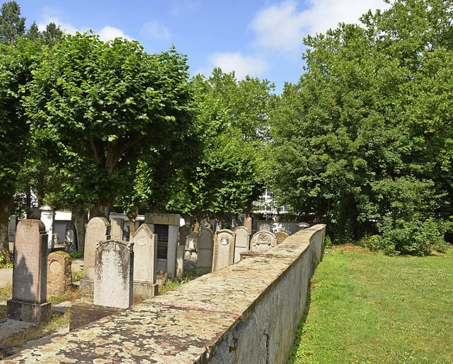 Noch immer gibt es Vorbehalte, weil di...g neben den jdischen Friedhof kommt.   | Foto: Sarah Beha