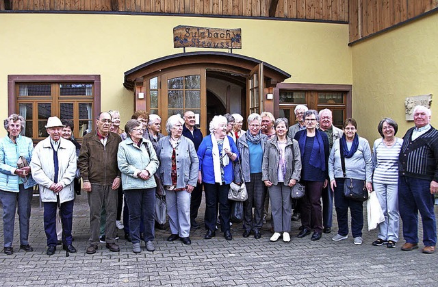 Die AWO-Ausflgler vor der Sulzbach-Straui in Heitersheim.  | Foto: Privat